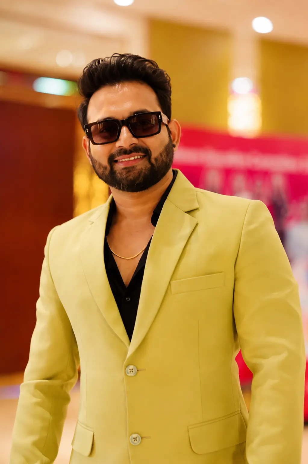 Anchor Sourabh Shandilya on stage 10
